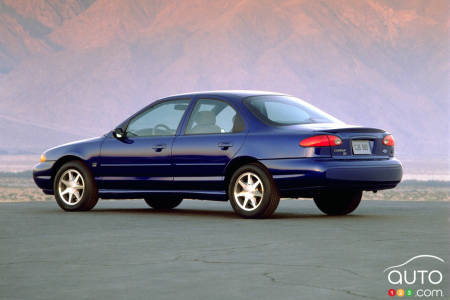 Ford Contour 1995, trois quarts arrière